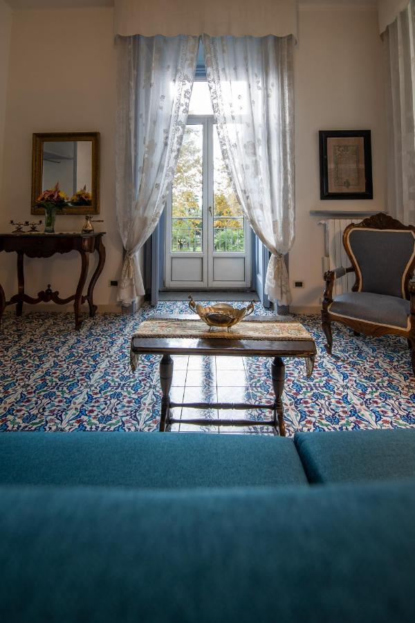 ด็องเกลอแตร์ Bed & Breakfast ซาแลร์โน ภายนอก รูปภาพ